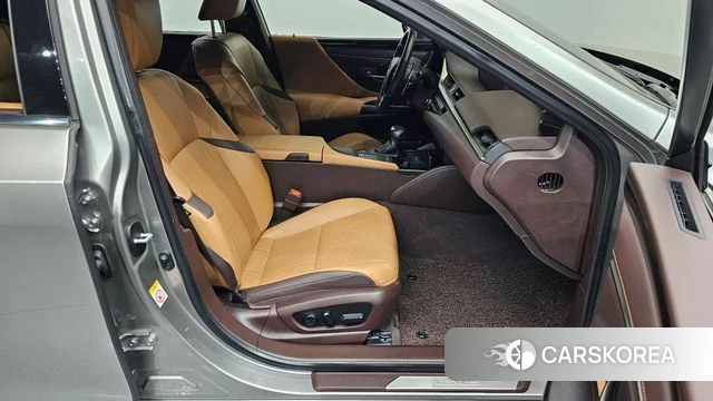 Lexus ES300h 7th generation 2018 Песочный из Кореи, фото 2