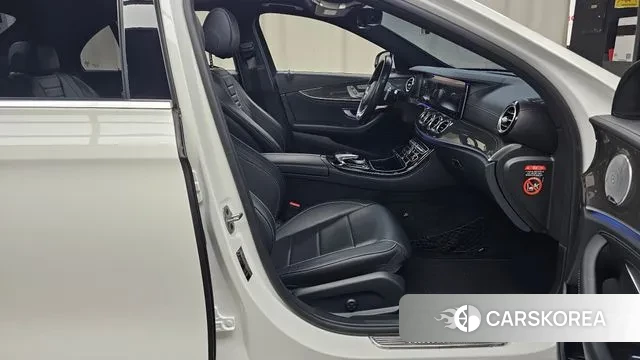 Mercedes-Benz E-Class W213 2018 Белый из Кореи, фото 2