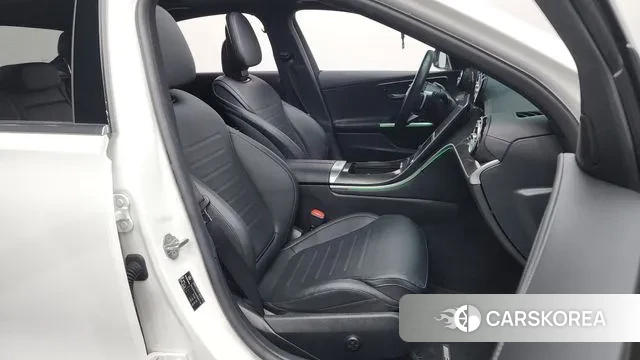 Mercedes-Benz C-Class W206 2022 Белый из Кореи, фото 2