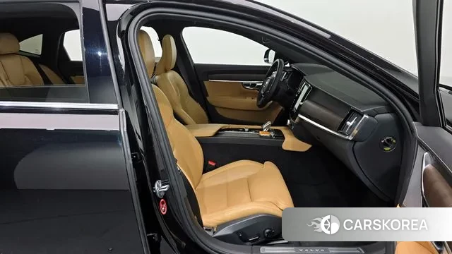 Volvo S90 2022 Черный из Кореи, фото 2