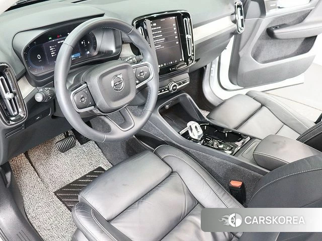Volvo XC40 2023 Белый из Кореи, фото 2