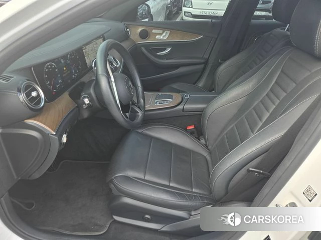 Mercedes-Benz E-Class W213 2021 Белый из Кореи, фото 2