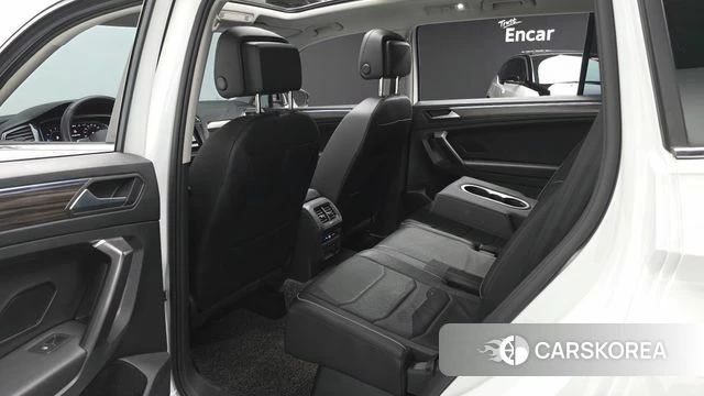 Volkswagen Tiguan Allspace 2023 Белый из Кореи, фото 2