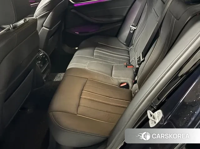 BMW 5 Series (G30) 2022 Черный из Кореи, фото 2