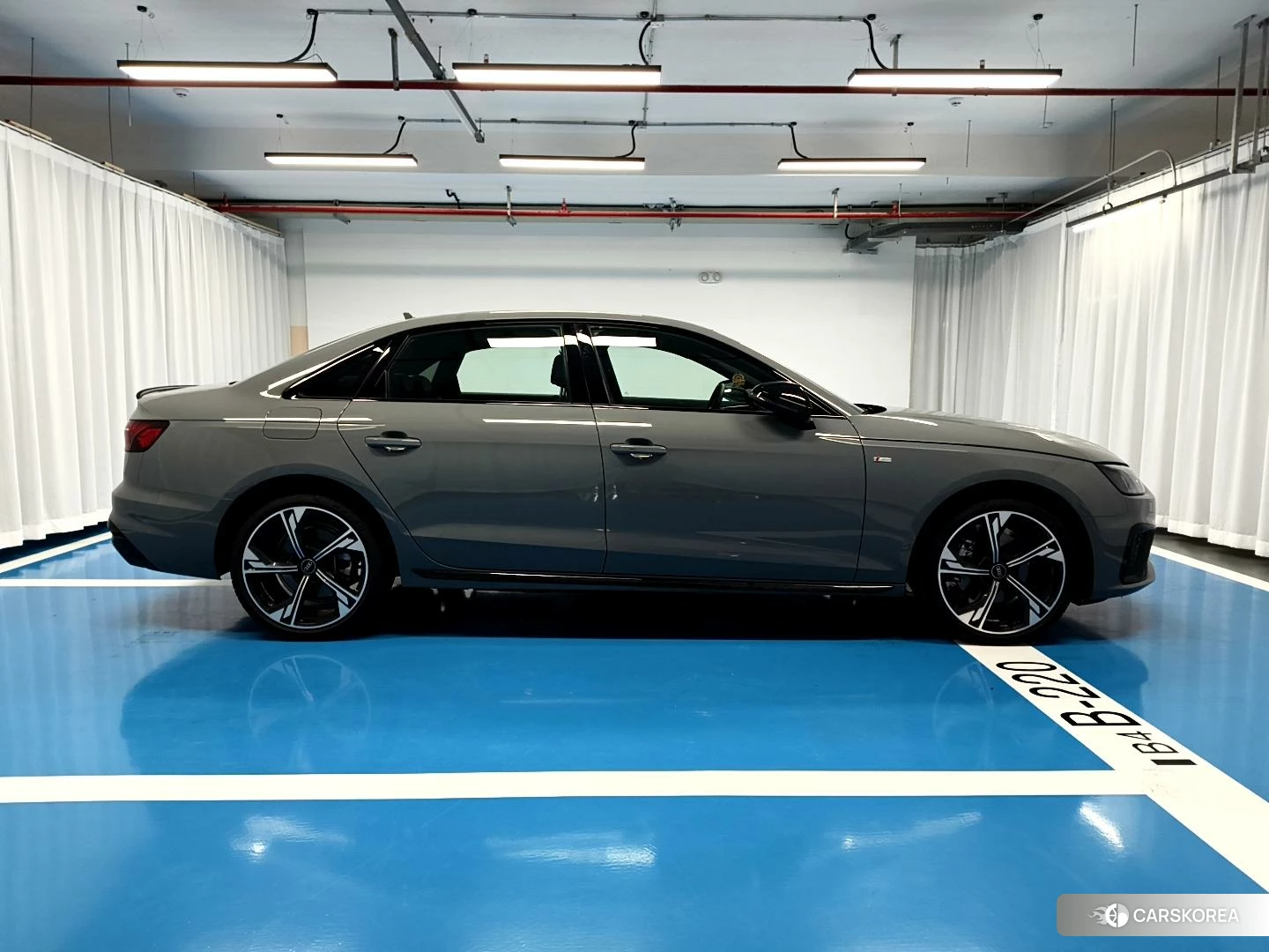 Audi A4L 2025 Темно-серый из Китая, фото 2