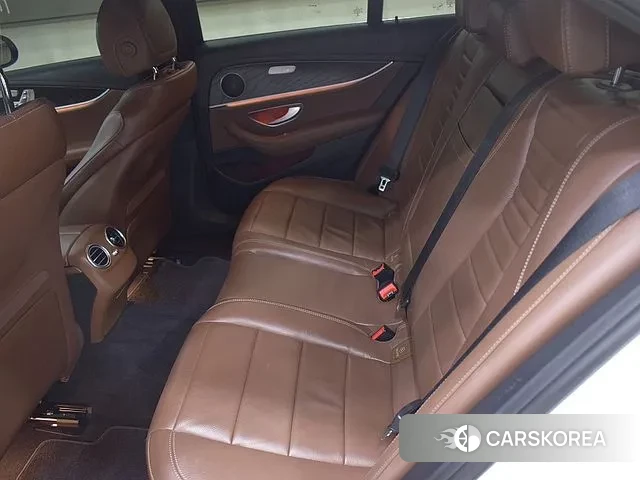 Mercedes-Benz E-Class W213 2022 Белый из Кореи, фото 2