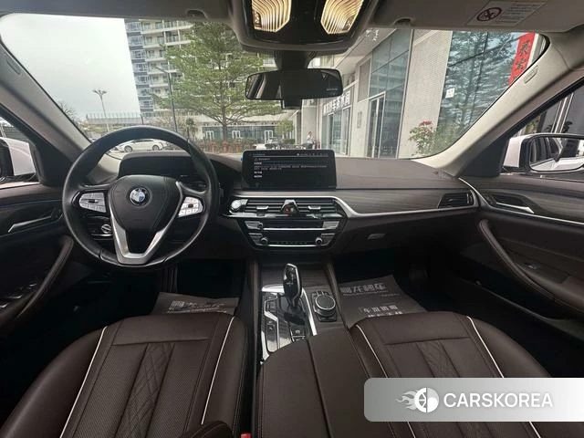 BMW 5 series PHEV 2022 Белый из Китая, фото 2