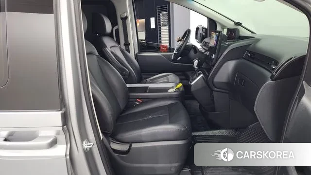 Hyundai Staria 2024 Серебристо-серый из Кореи, фото 2