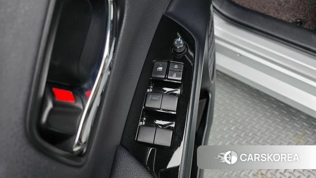Toyota Prius 4th Generation 2022 Серебряный из Кореи, фото 2