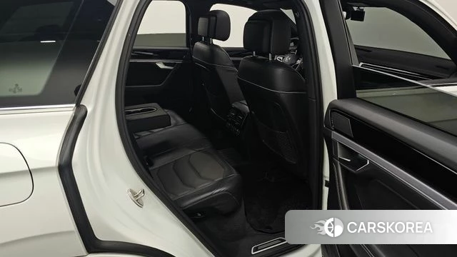 Volkswagen Touareg 3rd generation 2020 Белый из Кореи, фото 2