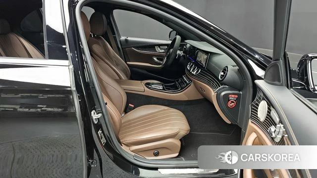 Mercedes-Benz E-Class W213 2021 Черный из Кореи, фото 2