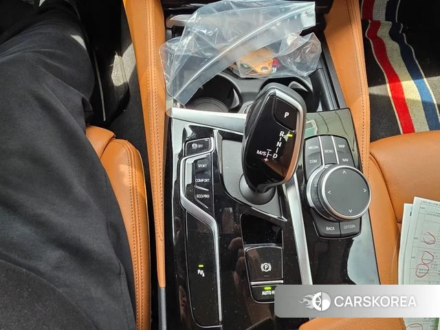 BMW 5 Series (G30) 2022 Черный из Кореи, фото 2