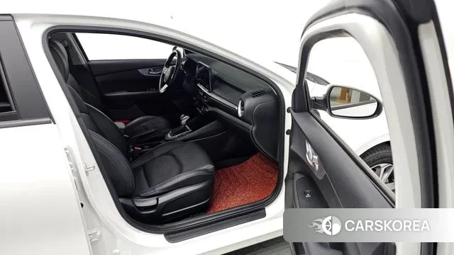 Kia The New K3 2nd generation 2021 Белый из Кореи, фото 2