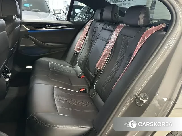 BMW 5 Series (G30) 2021 Серебристо-серый из Кореи, фото 2