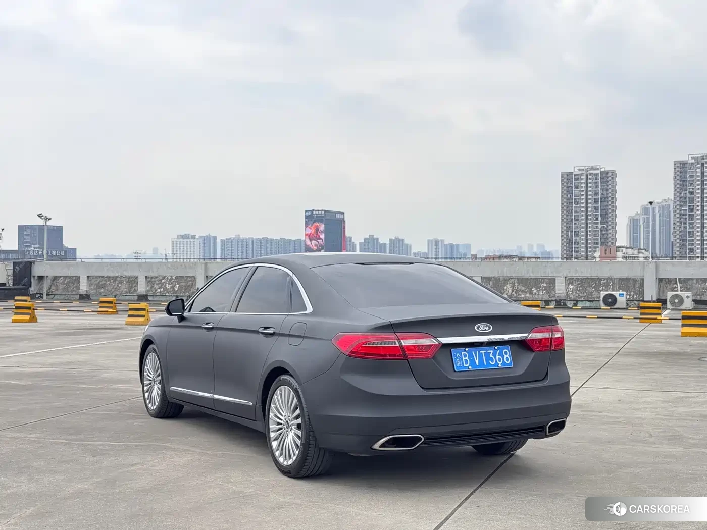 Ford Taurus 2018 Черный из Китая, фото 2