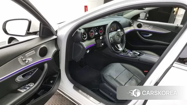 Mercedes-Benz E-Class W213 2018 Белый из Кореи, фото 2