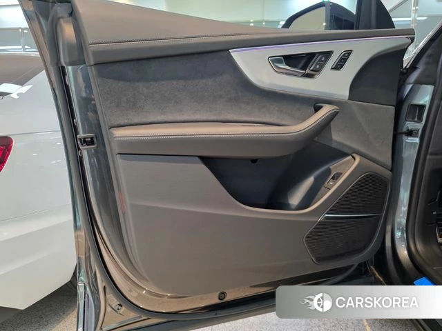 Audi Q8 (4M) 2023 Серый из Кореи, фото 2
