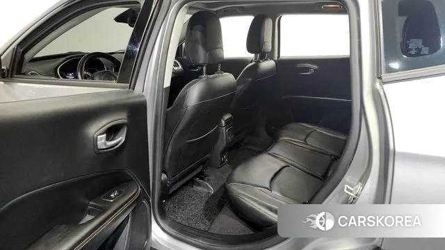 Jeep Compass 2nd Generation 2018 Серебряный из Кореи, фото 2