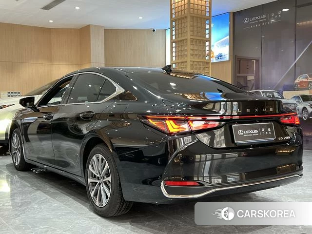 Lexus ES 2025 Черный из Китая, фото 2