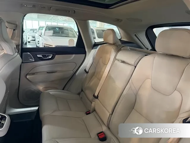 Volvo XC60 second Generation 2025 Серебристо-серый из Кореи, фото 2