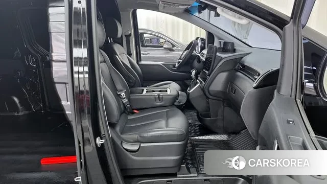 Hyundai Staria 2023 Черный из Кореи, фото 2