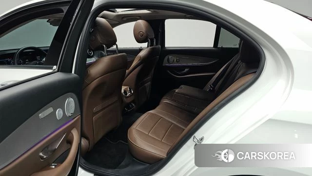 Mercedes-Benz E-Class W213 2018 Белый из Кореи, фото 2