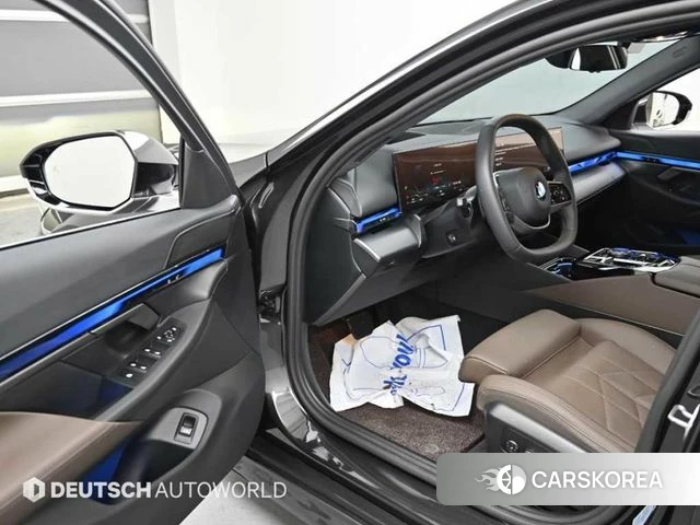 BMW 5 Series (G60) 2025 Серый из Кореи, фото 2