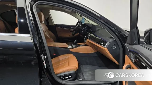 BMW 5 Series (G30) 2022 Черный из Кореи, фото 2