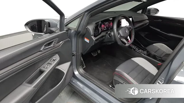 Volkswagen Golf 8th Generation 2023 Серый из Кореи, фото 2