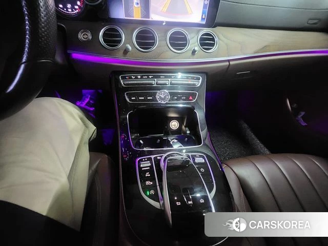 Mercedes-Benz E-Class W213 2018 Белый из Кореи, фото 2