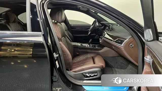 BMW 7 Series (G11) 2022 Черный из Кореи, фото 2