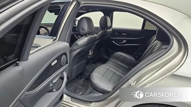 Mercedes-Benz E-Class W213 2021 Серебристо-серый из Кореи, фото 2