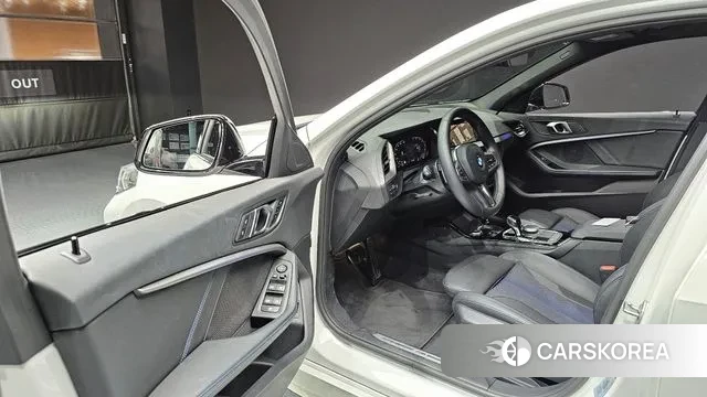 BMW 1 Series (F40) 2023 Белый из Кореи, фото 2