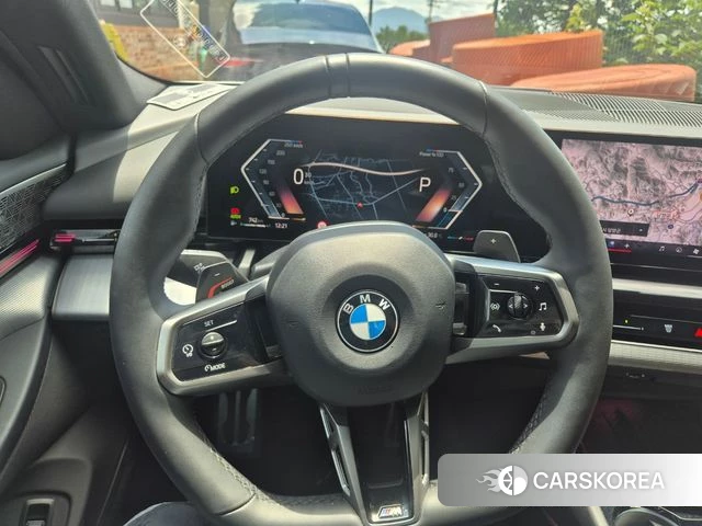 BMW 5 Series (G60) 2024 Белый из Кореи, фото 2