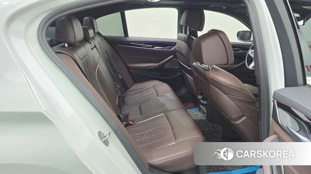 BMW 5 Series (G30) 2021 Белый из Кореи, фото 2