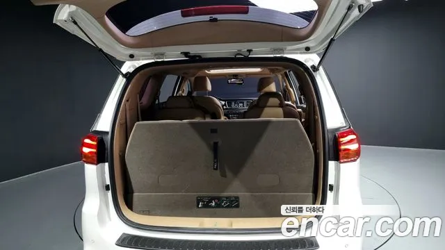 Kia The New Carnival 2018 Белый из Кореи, фото 2