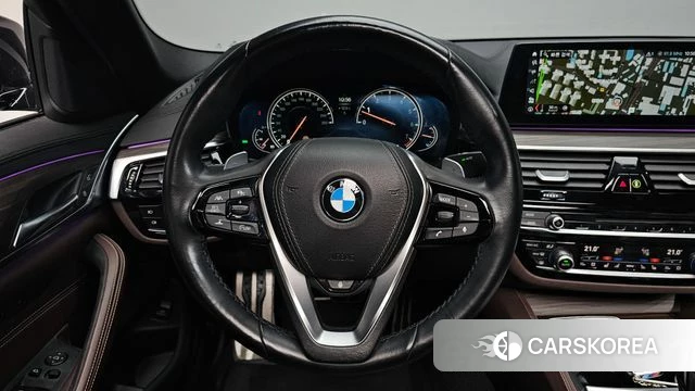 BMW 5 Series (G30) 2018 Черный из Кореи, фото 2