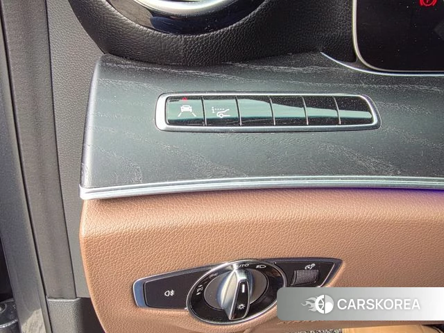 Mercedes-Benz E-Class W213 2018 Серый из Кореи, фото 2