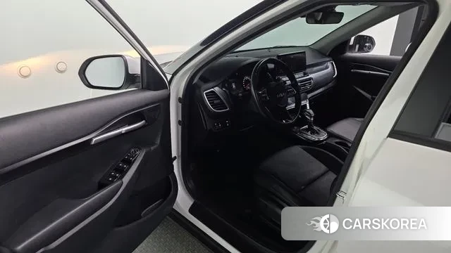 Kia Seltos 2022 Белый из Кореи, фото 2