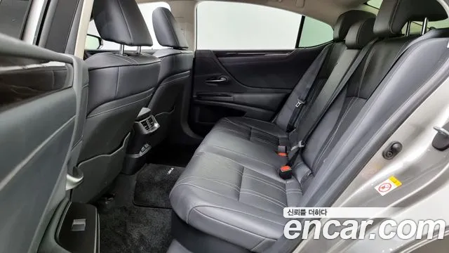 Lexus ES300h 7th generation 2018 Серебристо-серый из Кореи, фото 2