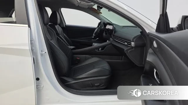 Hyundai Avante Hybrid (CN7) 2023 Белый из Кореи, фото 2