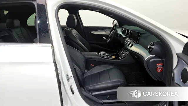 Mercedes-Benz E-Class W213 2020 Белый из Кореи, фото 2