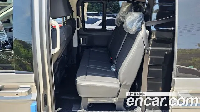 Hyundai Staria 2023 Серебристо-серый из Кореи, фото 2