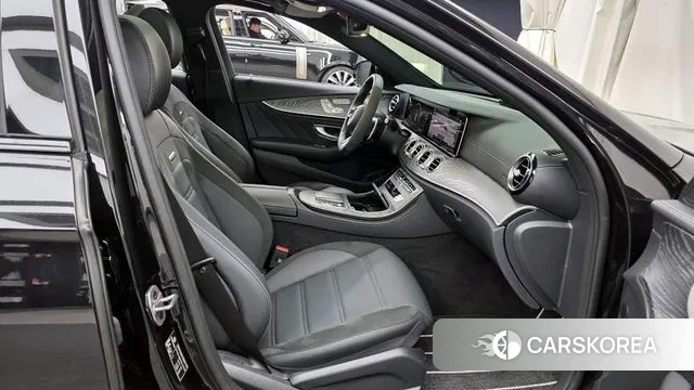 Mercedes-Benz E-Class W213 2023 Черный из Кореи, фото 2