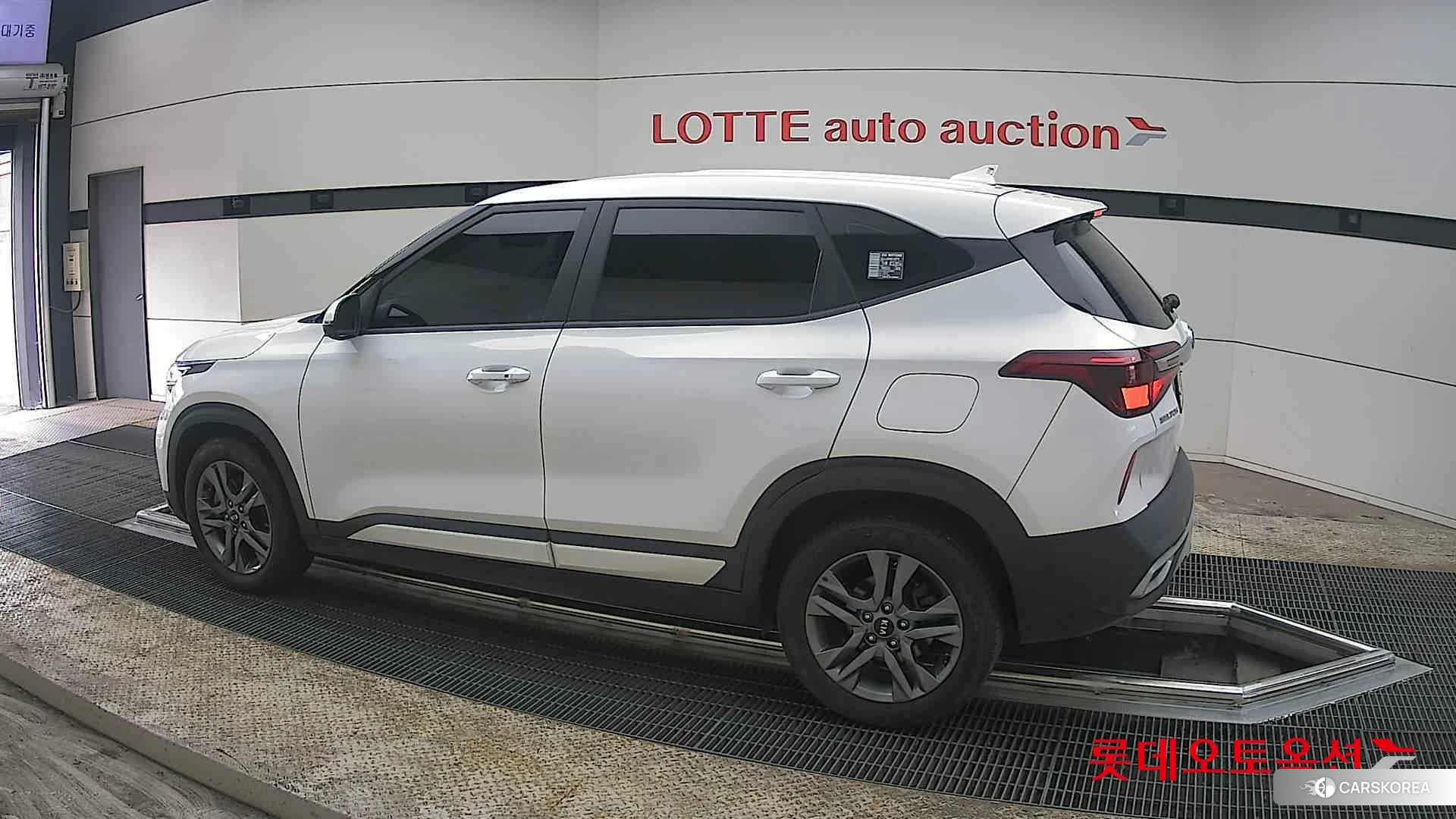 Kia Seltos 2020 Snow White Pearl из Кореи, фото 2