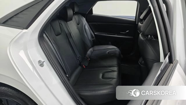 Hyundai Avante Hybrid (CN7) 2023 Белый из Кореи, фото 2