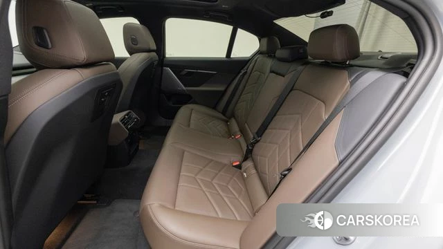 BMW 5 Series (G60) 2024 Небесно-голубой из Кореи, фото 2