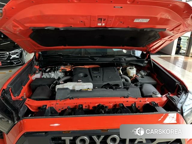 Toyota Sequoia 2023 Красный из Китая, фото 2