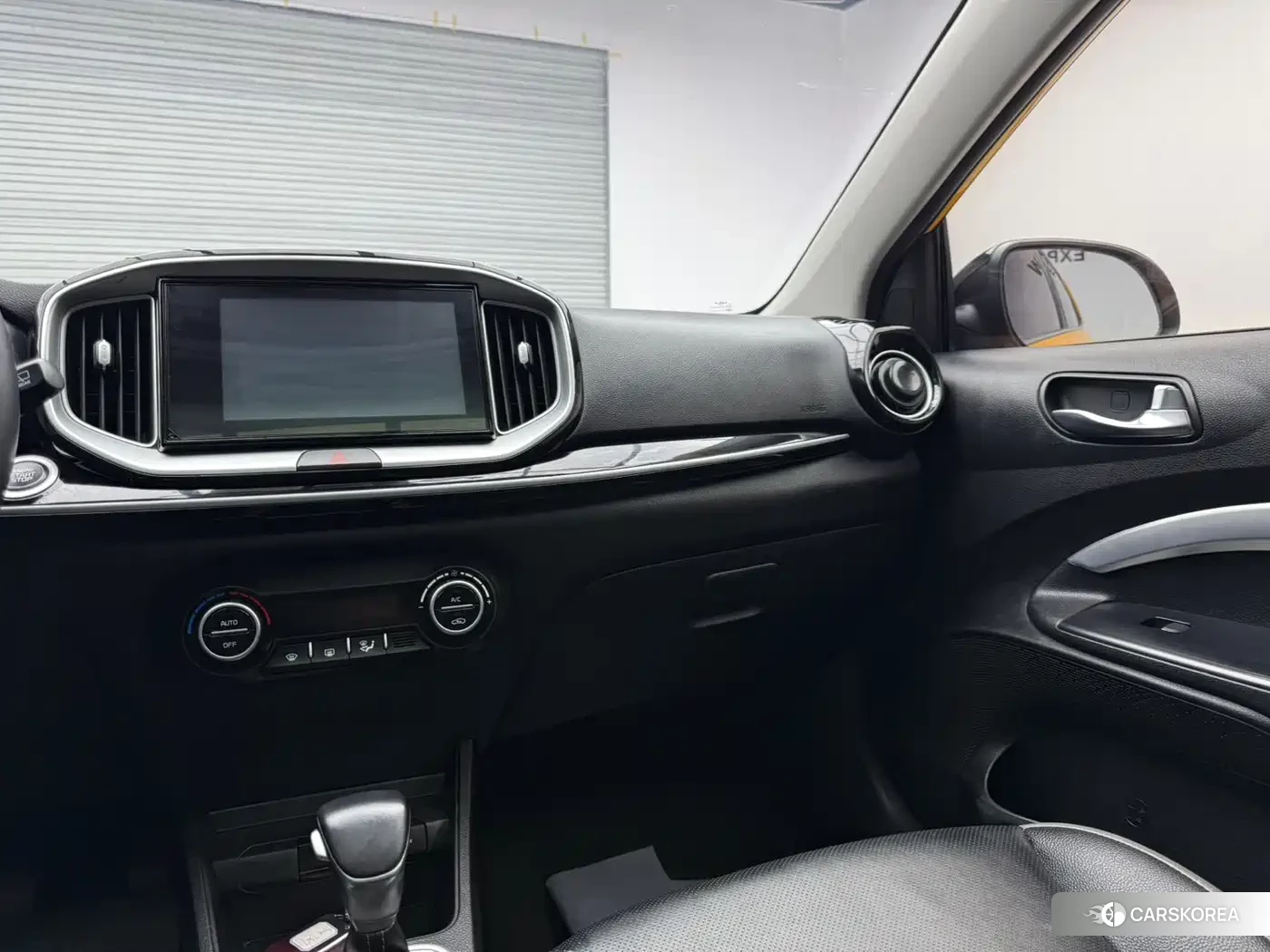 Kia KX1 2022 Yellow/orange из Китая, фото 2