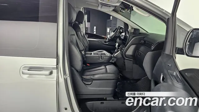 Hyundai Staria 2023 Серебристо-серый из Кореи, фото 2